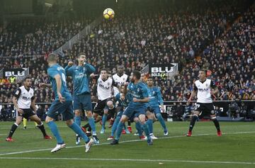 Santi Mina marca el 1-2.