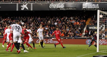 2-1. Karim Benzema marcó el primer gol.