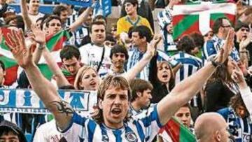 <b>HARTOS. </b>La afición de la Real está indignada con los árbitros.