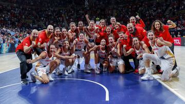 30/09/18 BALONCESTO FEMENINO MUNDIAL TENERIFE 2018
PARTIDO SELECCION ESPAÑOLA ESPAÑA - BELGICA
ALEGRIA CELEBRACION MEDALLA BRONCE
PUBLICADA 01/10/18 NA MA42 5COL