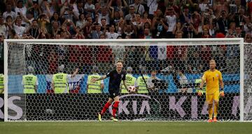 Tanda de penaltis. Ivan Rakitic marc¨® el quinto penalti que dio la clasificaci¨®n a Crocia (3-2).
