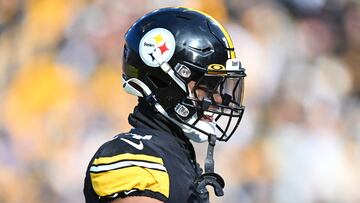 PITTSBURGH, PENNSYLVANIA - JANUARY 08: George Pickens #14 of the Pittsburgh Steelers celebrates after scoring a touchdown in the second quarter of the game against the Cleveland Browns at Acrisure Stadium on January 08, 2023 in Pittsburgh, Pennsylvania.   Joe Sargent/Getty Images/AFP (Photo by Joe Sargent / GETTY IMAGES NORTH AMERICA / Getty Images via AFP)