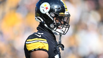 PITTSBURGH, PENNSYLVANIA - JANUARY 08: George Pickens #14 of the Pittsburgh Steelers celebrates after scoring a touchdown in the second quarter of the game against the Cleveland Browns at Acrisure Stadium on January 08, 2023 in Pittsburgh, Pennsylvania.   Joe Sargent/Getty Images/AFP (Photo by Joe Sargent / GETTY IMAGES NORTH AMERICA / Getty Images via AFP)