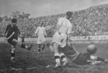 Es considerado el mejor jugador que ha tenido Costa Rica en todos los tiempos, incluso llegó a jugar en el Barcelona. Morera Soto fue el primer tico que le anotó gol a México.