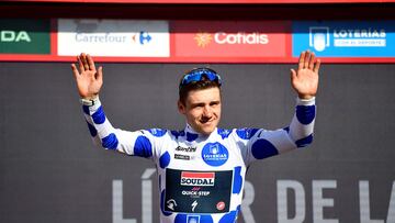 Evenepoel, experto en cimas inéditas, conquista ‘la montaña’