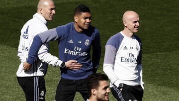 Casemiro con Zidane, en el entrenamiento previo.