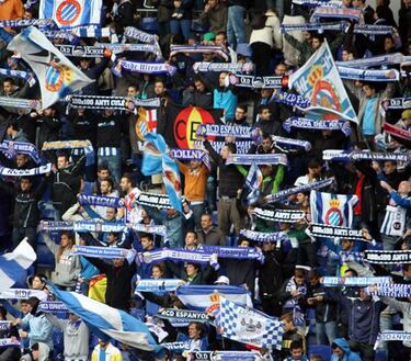 Spanish hooligans held on assault of pregnant Muslim woman