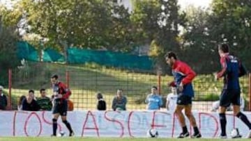 <b>INCONDICIONAL. </b>Los seguidores desplegaron una pancarta con la leyenda 'Juntos ascendimos, juntos lucharemos hasta el final".