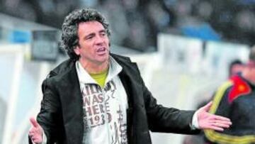 <b>REALISTA. </b>Lillo gesticula en un partido de la Real Sociedad.