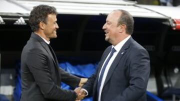 Saludo de los entrenadores del Barcelona y Real Madrid, Luis Enrique y Rafa Benitez