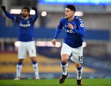 James Rodríguez abrió el marcador en el empate 1-1 entre Everton y Leicester con un remate de media distancia con su pierna derecha.