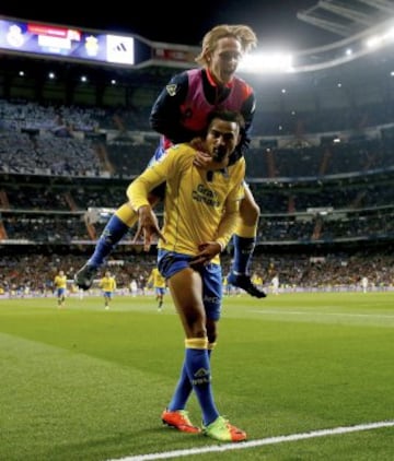 GRA677. MADRID, 01/03/2017.- El delantero ghanés de la UD Las Palmas Kevin Boateng celebra su gol, tercero del equipo ante el Real Madrid, durante el encuentro correspondiente a la jornada 25 de Primera División que se disputa esta noche en el estadio San