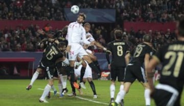 Fernando Llorente marca el 1-0.