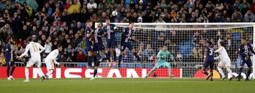 Gareth Bale, en un lanzamiento de falta directa en el minuto 94, estrell¨® el bal¨®n en el palo izquierdo de la porter¨ªa de Keylor Navas.