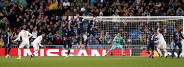 Gareth Bale, en un lanzamiento de falta directa en el minuto 94, estrelló el balón en el palo izquierdo de la portería de Keylor Navas.
