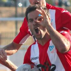 Joaquín, pichichi del Naval, comprometido con el autismo