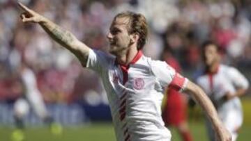 Rakitic termina en 2015 y el Sevilla quiere aumentarlo en dos años más.