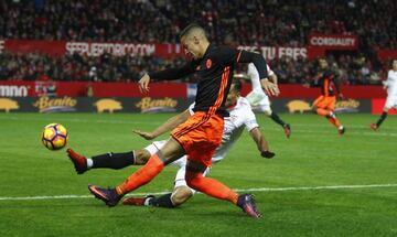 Rodrigo Moreno durante el partido entre el Valencia y el Sevilla.