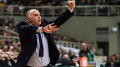 (Greece), 26/12/2019.- Pablo Laso, Head Coach of Real Madrid reacts during the match of Turkish Airlines Euroleague season 2019-20, between Panathinaikos and Real Madrid, in OAKA Stadium in Athens, Greece, 26 December 2019. (Baloncesto, Euroliga, Grecia, Atenas) EFE/EPA/GEEORGIA PANAGOPOULOU