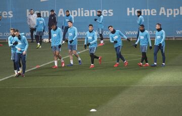 Messi entrena con el Barcelona antes del Clásico