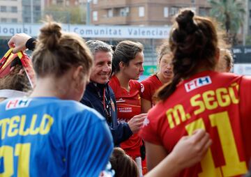 Carlos García Cuenca, dando instrucciones justo antes del pitido inicial.