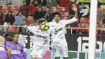 <b>INTERCAMBIO DE GOLPES. </b>El Sevilla se sobrepuso al 0-2 con el que el Málaga se fue al descanso, pero no fue capaz de voltear el partido.