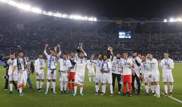El Real Madrid revalidó su título como campeón del Mundial de Clubes al derrotar 1-0 al Gremio de Porto Alegre en la final del campeonato disputado en Abu Dhabi. El gol de Cristiano sometió a un tibio equipo brasileño que disparó en sólo una ocasión a la meta de Keylor Navas. Así, los merengues empataron al Barcelona al ganar su tercer ‘Mundialito; además, alzaron su octavo título bajo la batuta de Zinedine Zidane y ratificaron su poderío en las finales de cualquier torneo: la última vez que perdieron un partido definitivo fue en 2000, ante Boca Juniors.