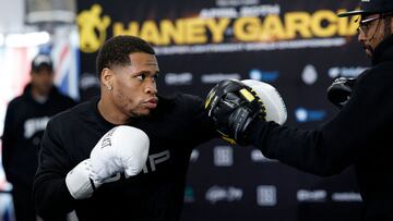 Devin Haney entrenando en el 'media day' de su combate con Ryan García.