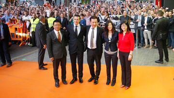 25/10/14 PARTIDO PRIMERA DIVISION
VALENCIA - ELCHE
AMADEO SALVO Y PETER LIM NUEVO PROPIETARIO DEL VALENCIA
PUBLICADA 26/10/14 NA MA27 2COL