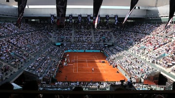 Imagen de la Pista Central Manolo Santana, durante un partido del Mutua Madrid Open en la Caja Mágica.