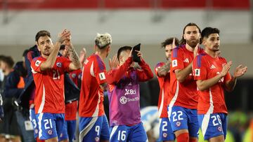 Futbol, Argentina vs Chile
Sexta fecha, eliminatorias al mundial 2026.
Los jugadores de la seleccion chilena lamentan la derrota contra Argentina por el partido de clasificacion al mundial 2026 realizado en el estadio Monumental de Buenos Aires, Argentina.
05/09/2024
Alejandro Pagni/Photosport
Football, Argentina vs Chile
6nd turn, 2026 World cup qualifiers.
ChileÕs players react after loosing against Argentina for 2026 World Cup qualifier match held at the Monumental stadium in Buenos Aires, Argentina.
05/09/2024
Alejandro Pagni/Photosport