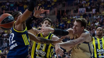 Khem Birch (L) and Tarik Biberovic (C) of Fenerbahce in action against Jan Vesely (R) of Barcelona during the Euroleague basketball match between Fenerbahce and Barcelona in Istanbul, Turkey, 23 December 2025.