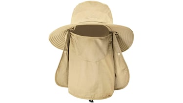 Este sombrero de pescador te protege del sol al hacer senderismo