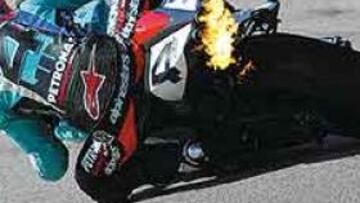 <b>LLAMARADAS.</B> La Foggy de Corser ofreció esta espectacular imagen, con fuego saliendo de sus escapes.