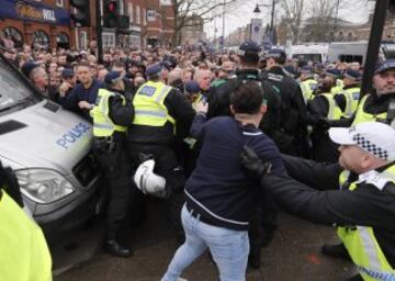 Pelea entre los seguidores del Tottenham y el Millwall