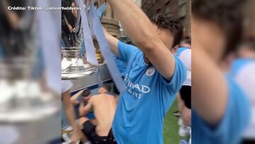 El hombre que se infiltró en el autobús de campeón por los festejos del Manchester City