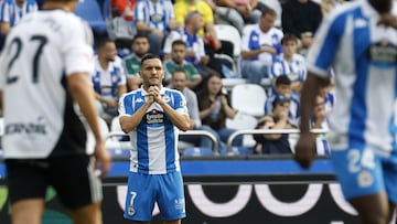 Lucas Pérez se lamenta de una ocasión fallada ante el Burgos.