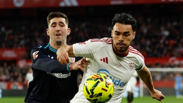 Suazo, ante el Athletic.