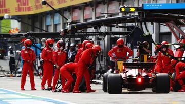 Carlos Sainz realiza un 'pit stop' durante el GP de Austria de F1