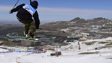 Henrik Harlaut compite en SlopeStyle en los Mundiales de Snowboard y Estilo Libre de Esqu&iacute; celebrados en la estaci&oacute;n de Sierra Nevada.