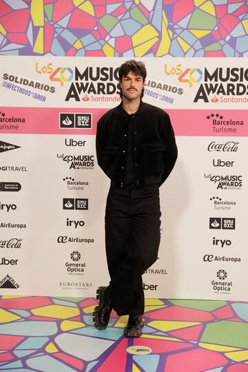 Peldanyos, posando en el photocall de Los40 Music Awards.