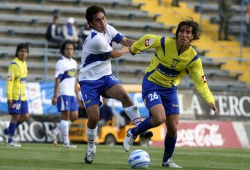 A fines del 2012 se empezó a rumorear con un interés de la U, lo que causó la molestia de la UC. Al final, el jugador permaneció en San Carlos y luego tuvo un fugaz paso por Almería. Hoy está en la U penquista.