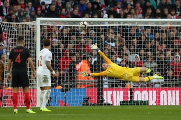 Full stretch | Jordan Pickford of England is unable to stop the effort by Andrej Kramaric of Croatia.