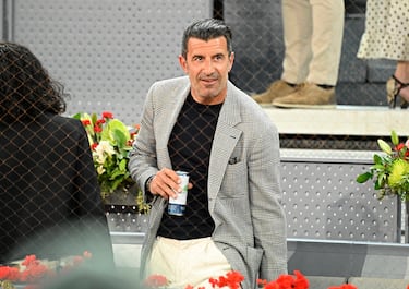 Luis Figo asiste a la final del torneo Mutua Madrid Open que se disputa en la Caja Mágica entre el canadiense Felix Auger Aliassime y el ruso Andrei Rublev.