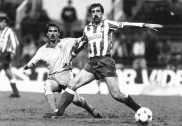 El defensa disput¨® 421 encuentros con la camiseta del Atl¨¦tico. No fue un jugador m¨¢s. El 'Rape', como le llamaban sus compa?eros, se gan¨® a la hinchada colchonera a base de entrega y de darlo todo. Lleg¨® procedente del Racing, jug¨® al lado de Luiz Pereira y posteriormente form¨® pareja con Ruiz. Estuvo once temporadas en el Atl¨¦tico. Su progresi¨®n fue total campa?a tras campa?a. Al principio su f¨²tbol fue rudo y m¨¢s tarde ya domin¨® todas las facetas del juego. La afici¨®n rojiblanca le apoy¨® para que alcanzara uno de sus grandes objetivos: ser internacional. Para el recuerdo, el 6 de noviembre de 1983 cuando marc¨® dos goles ante el Betis en los ¨²ltimos cinco minutos que valieron para ganar el partido. Una Copa y una Supercopa en su palmar¨¦s.