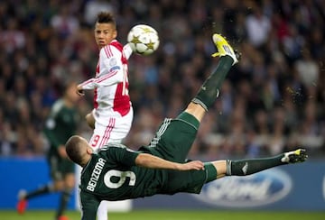 Tras haber jugado una ¨²nica vez de verde en el a?o 1965, el Madrid volvi¨® a lucir dicho color en la campa?a 2012-2013. Era la tercera equipaci¨®n de los madridistas de esa temporada. Y no le fue mal: por ejemplo ante el Ajax en Amsterdam, los blancos se impusieron 1-4, con tres tantos de Cristiano Ronaldo y un golazo de Benzema de semitijera.
