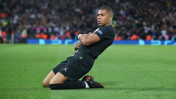 Mbappé celebra su gol al Liverpool en Anfield