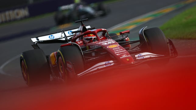 Leclerc hace sudar a Hamilton y el Williams de Sainz confunde