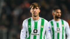 Prague (Czech Republic), 30/11/2023.- Juan Miranda of Real Betis reacts after the UEFA Europa League group C match between Sparta Prague and Real Betis in Prague, Czech Republic, 30 November 2023. (República Checa, Praga) EFE/EPA/VLASTIMIL VACEK
