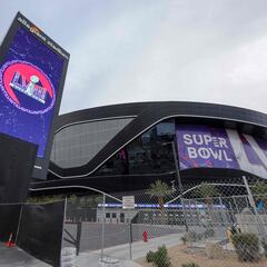 Tickets for Super Bowl or World Cup: Which is cheaper?